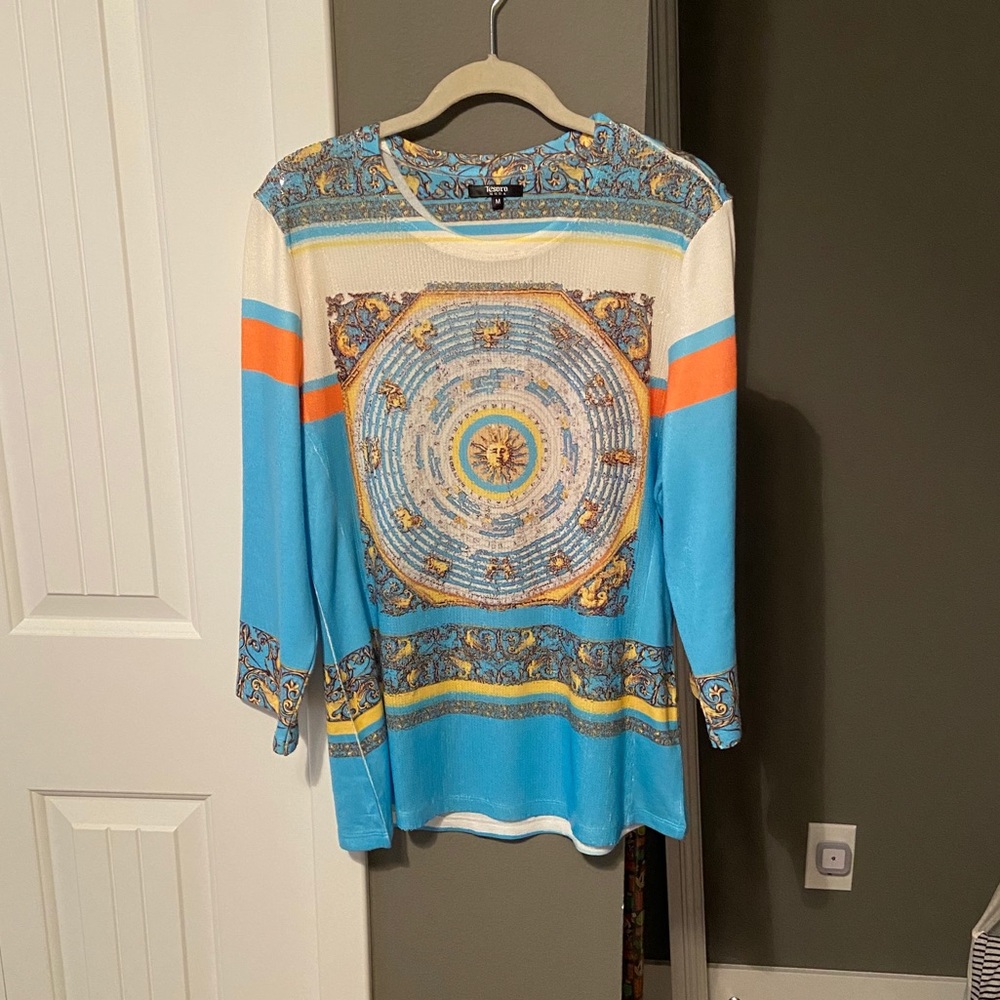 . Tesoro Moda Sweater w gorgeous print
